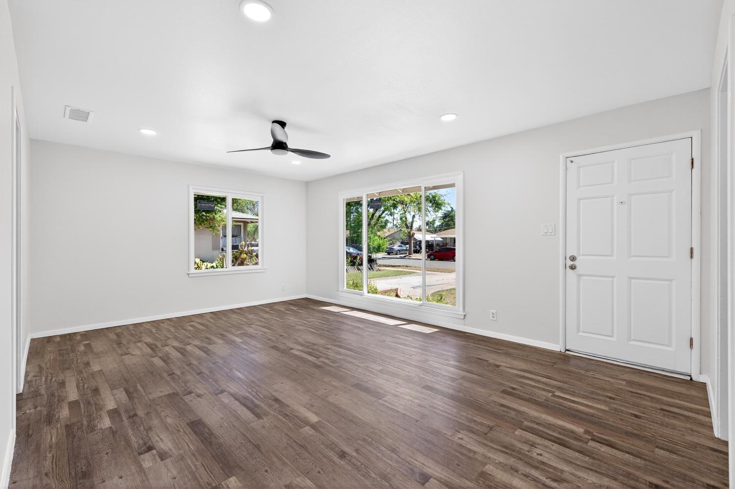 1812 W Bellaire Way, Fresno, CA 93705