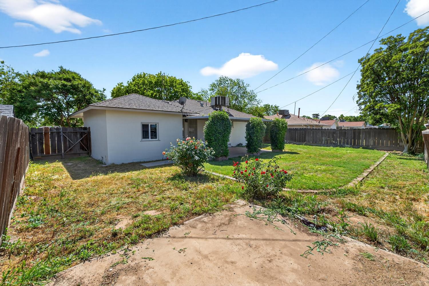 1812 W Bellaire Way, Fresno, CA 93705