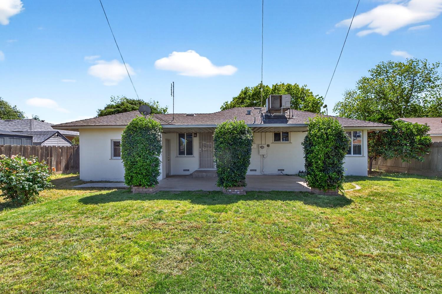 1812 W Bellaire Way, Fresno, CA 93705