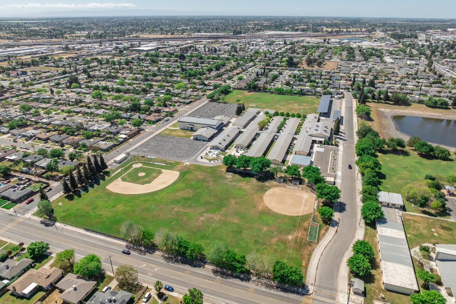 1812 W Bellaire Way, Fresno, CA 93705