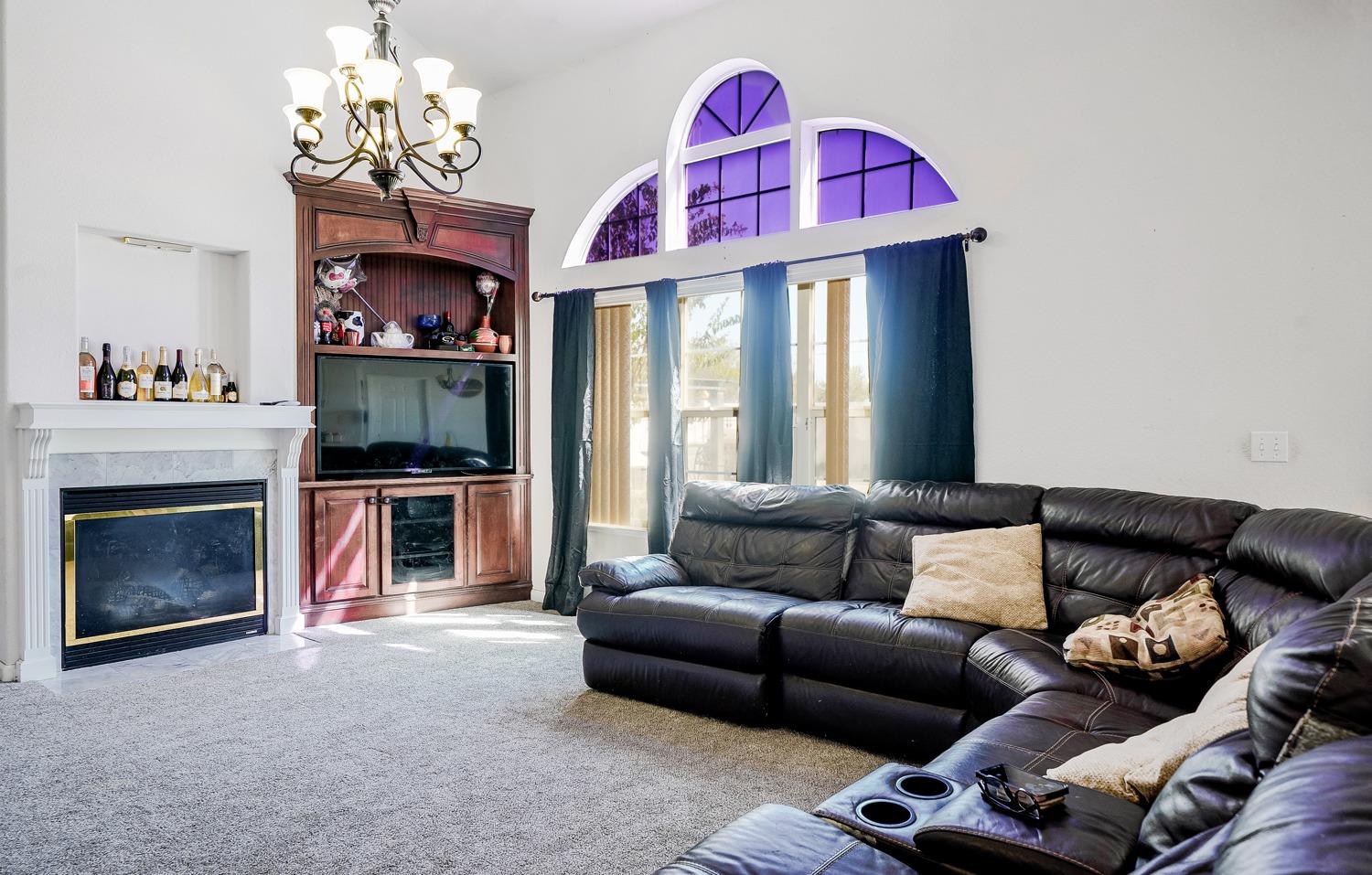 19360 Maple Ave, Laton, CA 93242