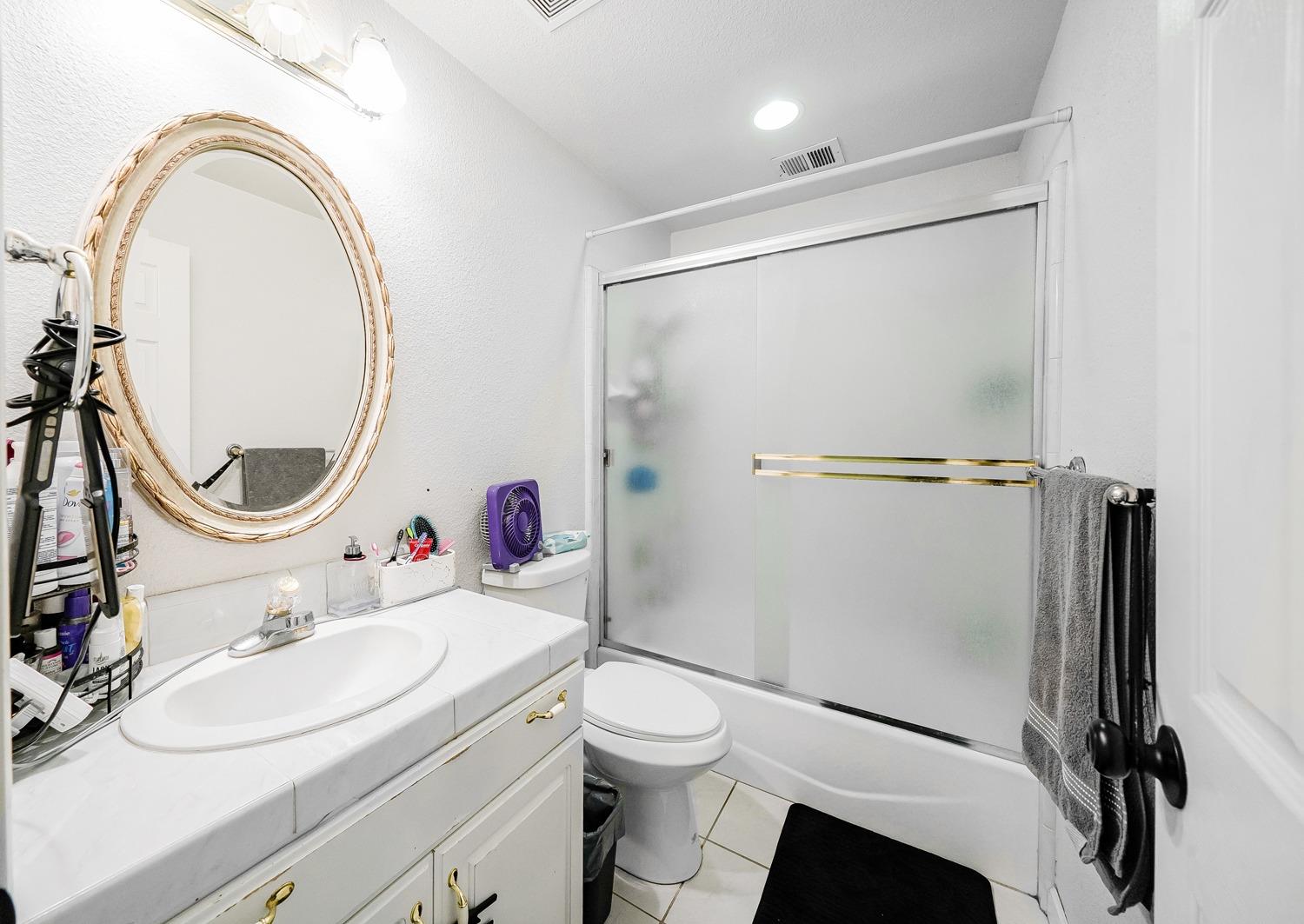 19360 Maple Ave, Laton, CA 93242