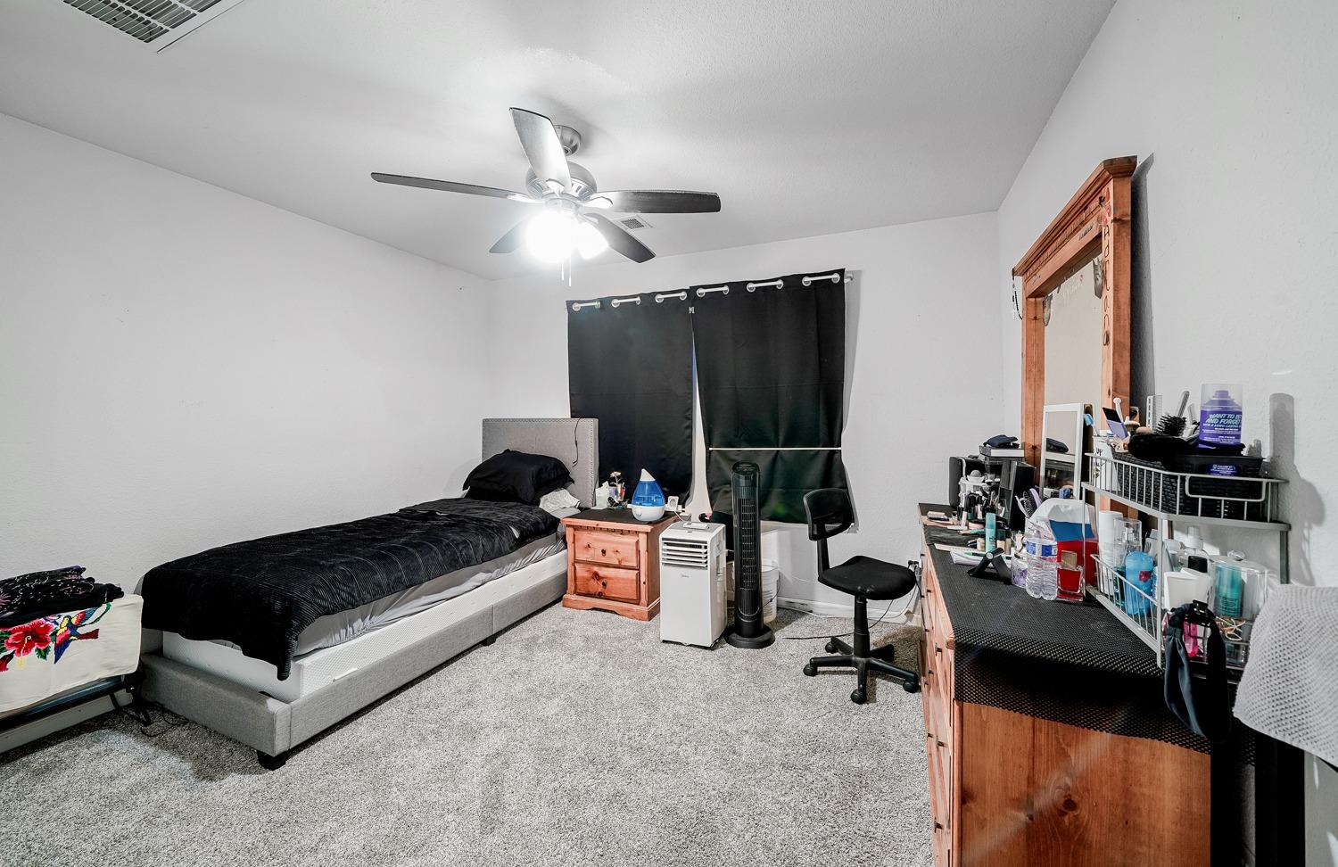 19360 Maple Ave, Laton, CA 93242