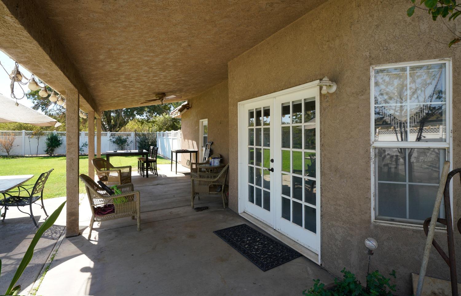 19360 Maple Ave, Laton, CA 93242