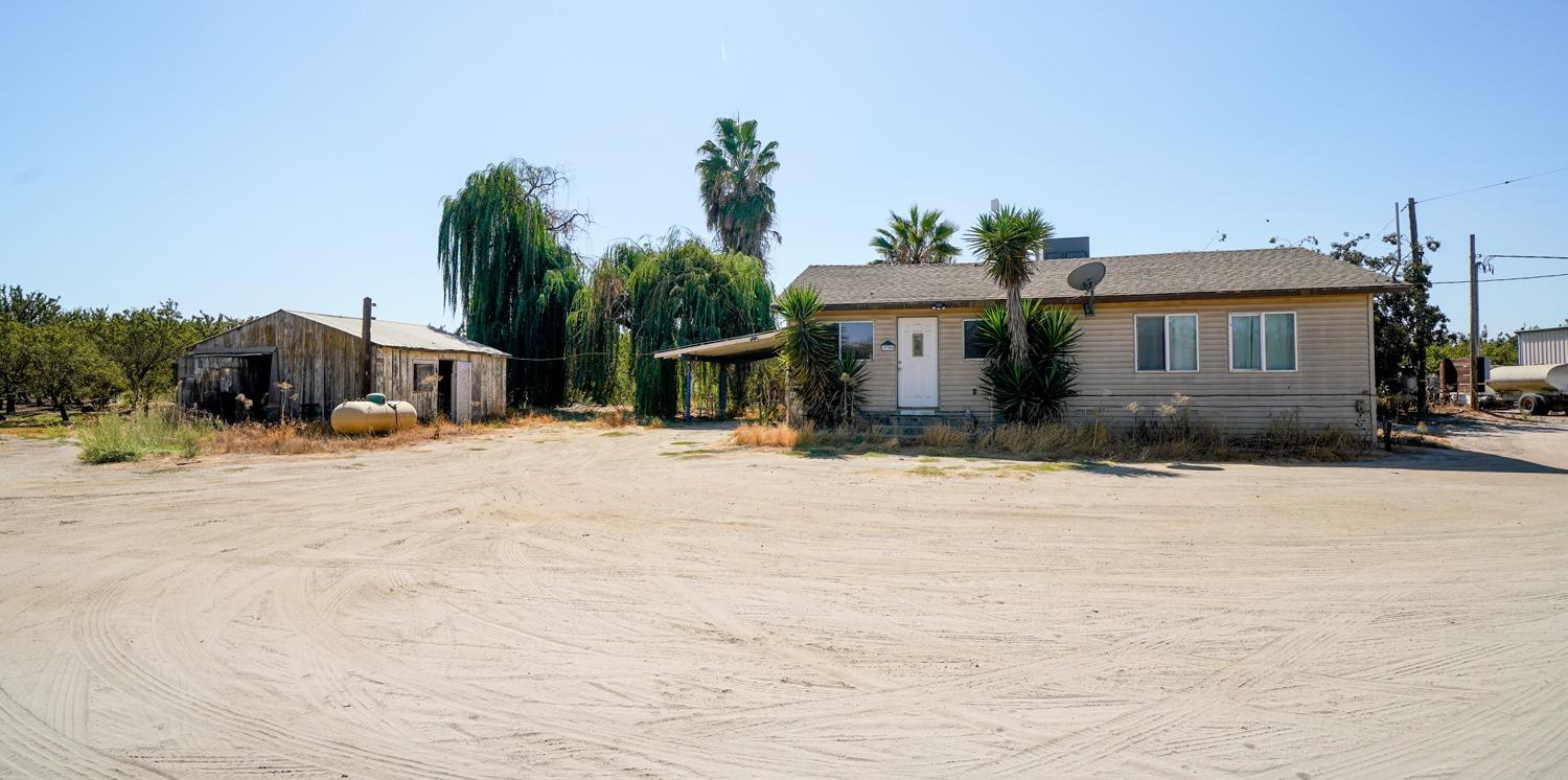 19360 Maple Ave, Laton, CA 93242