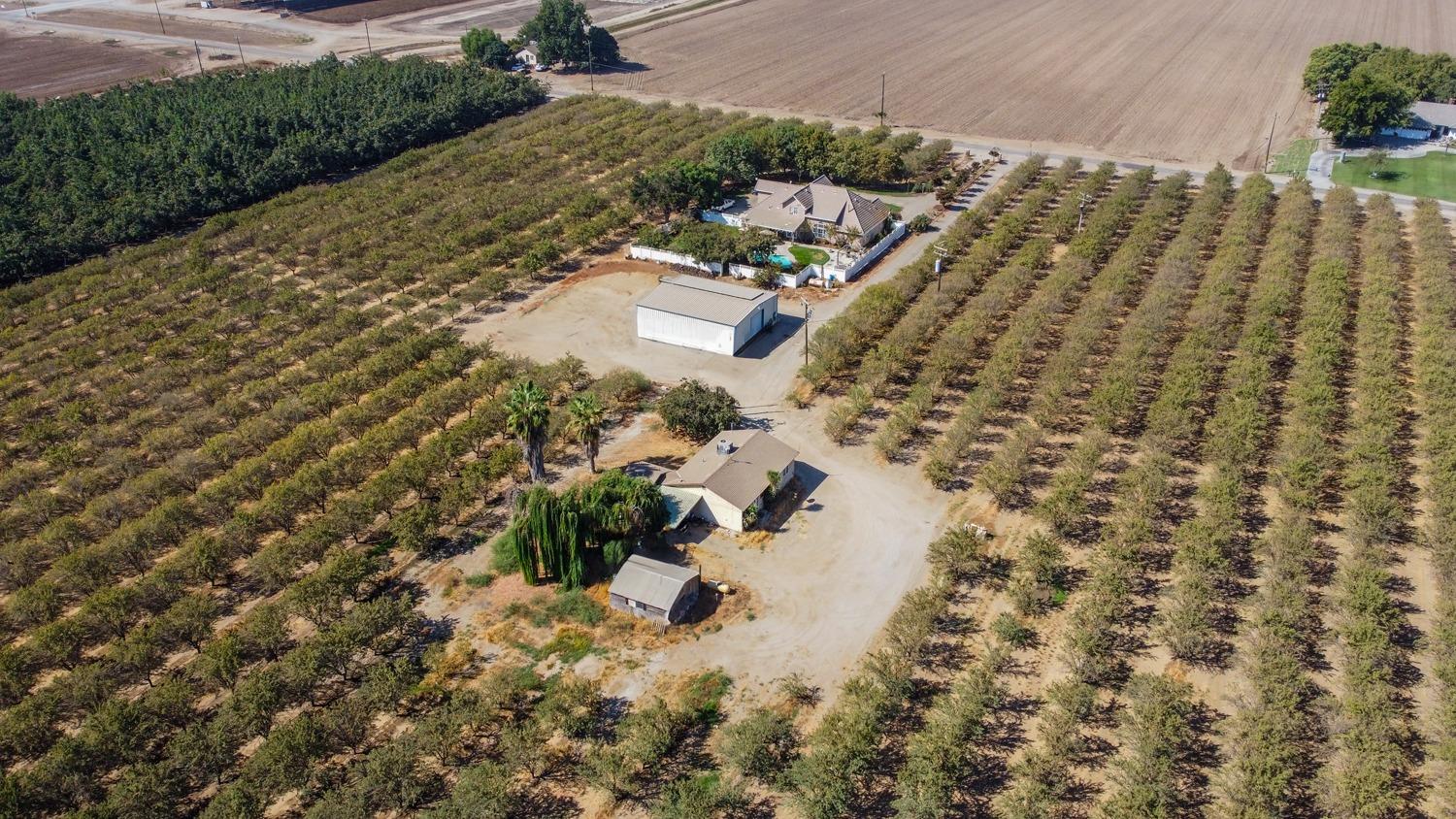 19360 Maple Ave, Laton, CA 93242