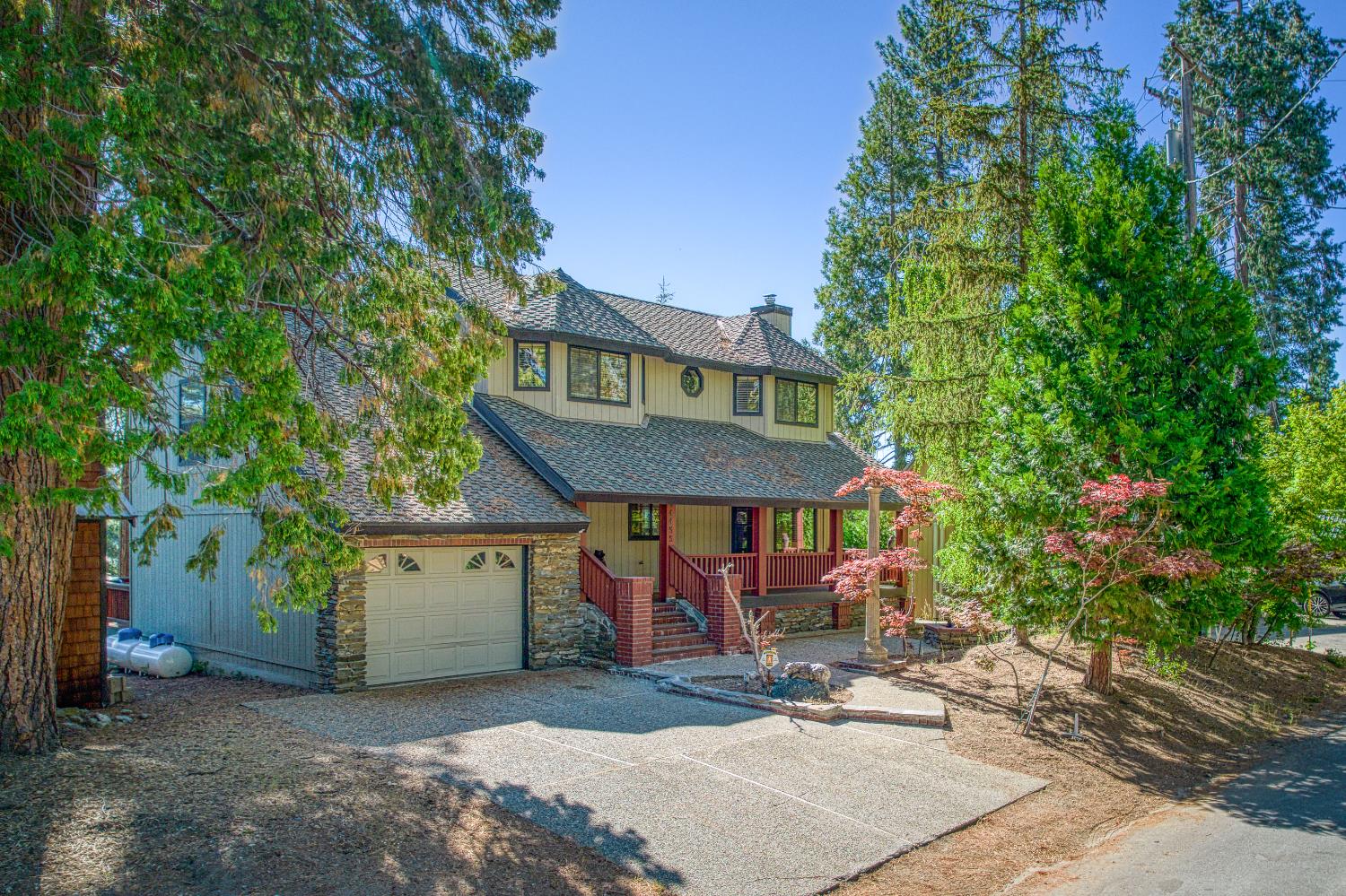 44455 Hillcrest Ave, Shaver Lake, CA 93664