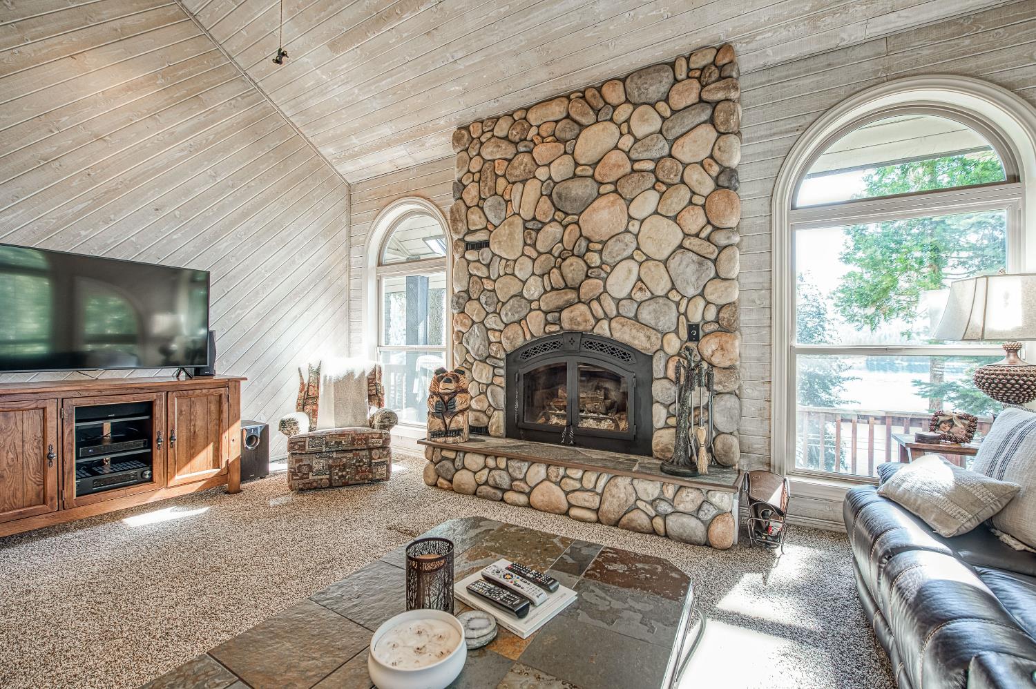 44455 Hillcrest Ave, Shaver Lake, CA 93664