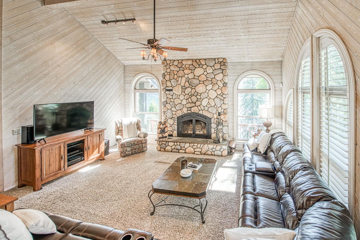 44455 Hillcrest Ave, Shaver Lake, CA 93664