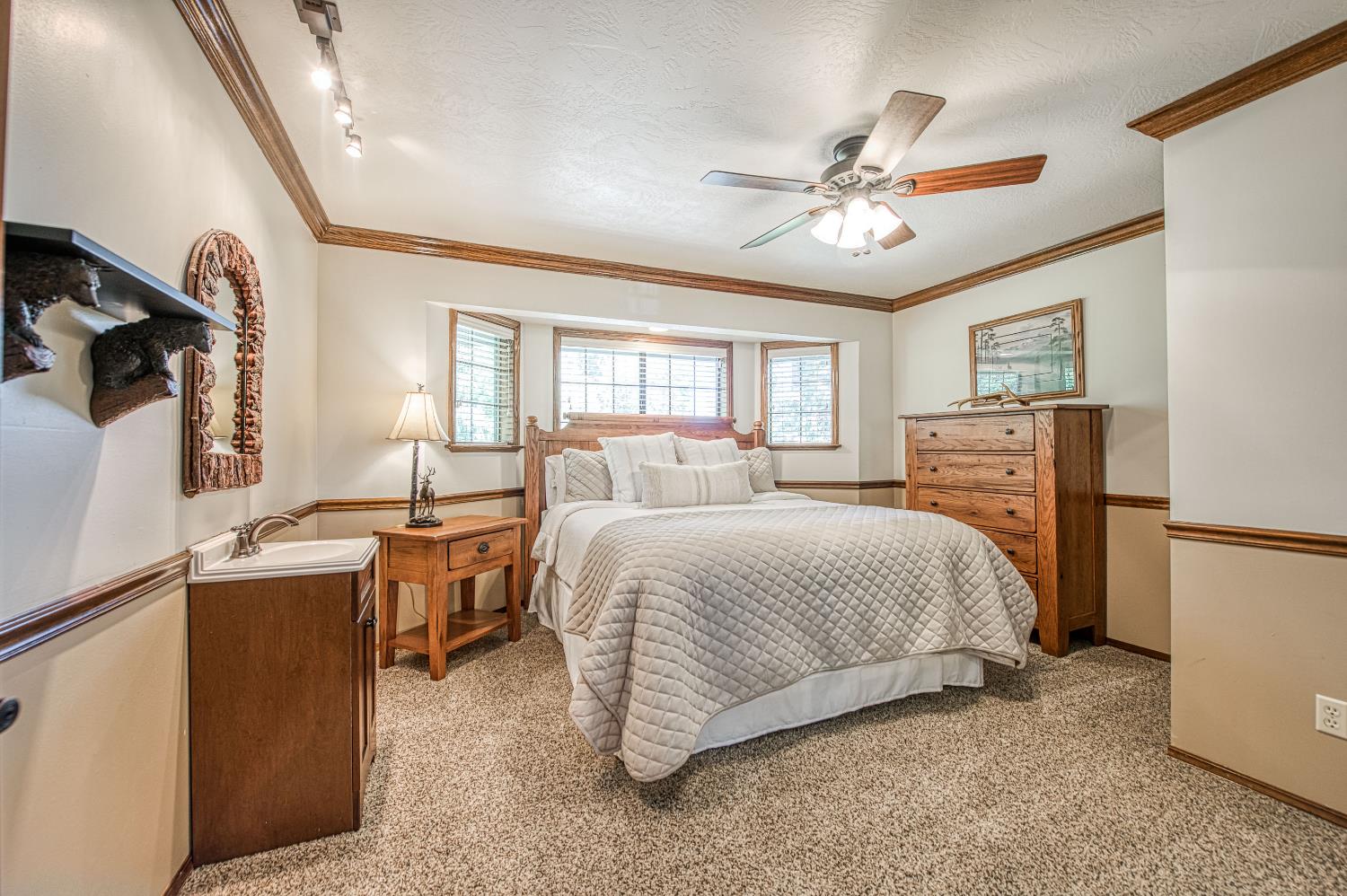 44455 Hillcrest Ave, Shaver Lake, CA 93664