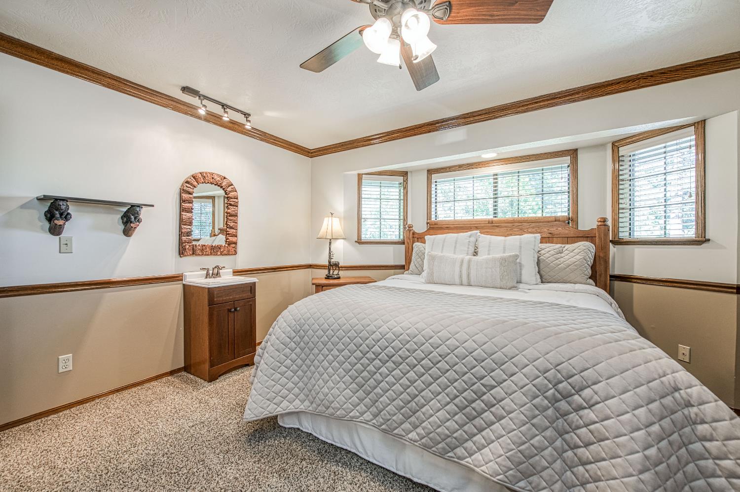 44455 Hillcrest Ave, Shaver Lake, CA 93664