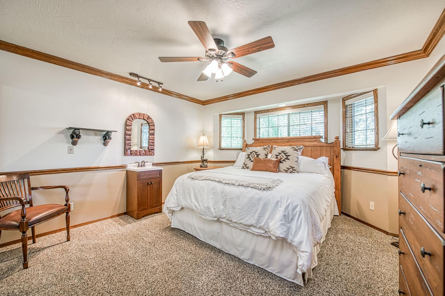 44455 Hillcrest Ave, Shaver Lake, CA 93664