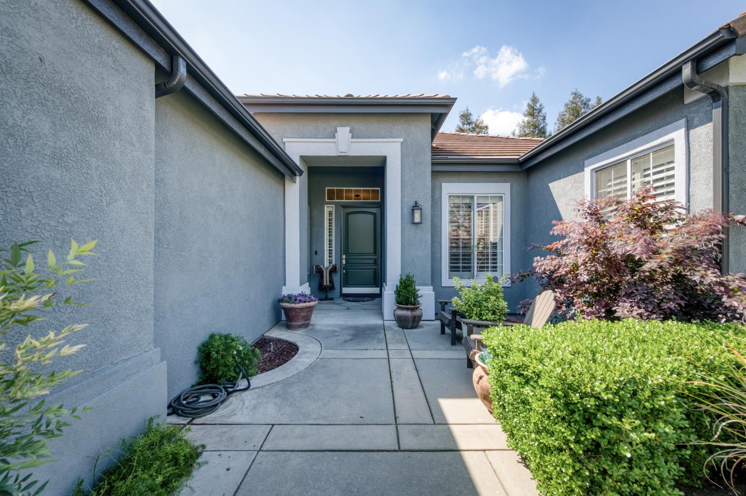 566 W Enterprise Ave, Clovis, CA 93619