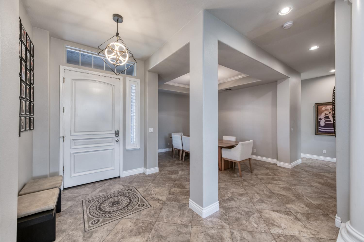 566 W Enterprise Ave, Clovis, CA 93619