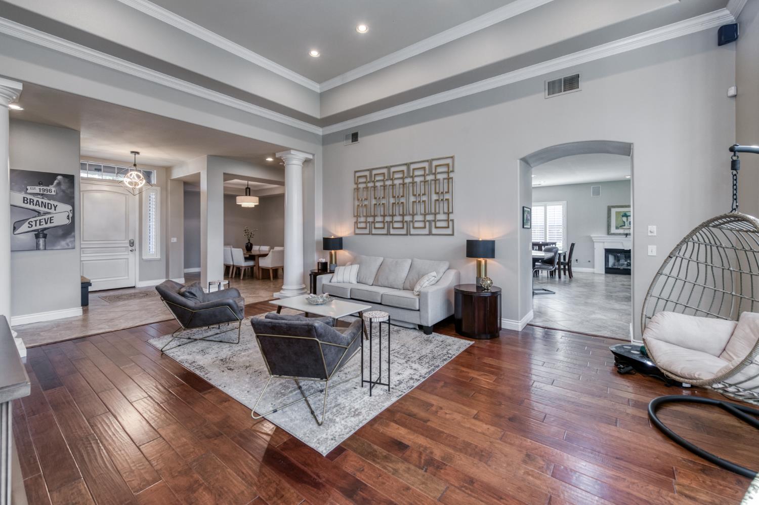 566 W Enterprise Ave, Clovis, CA 93619