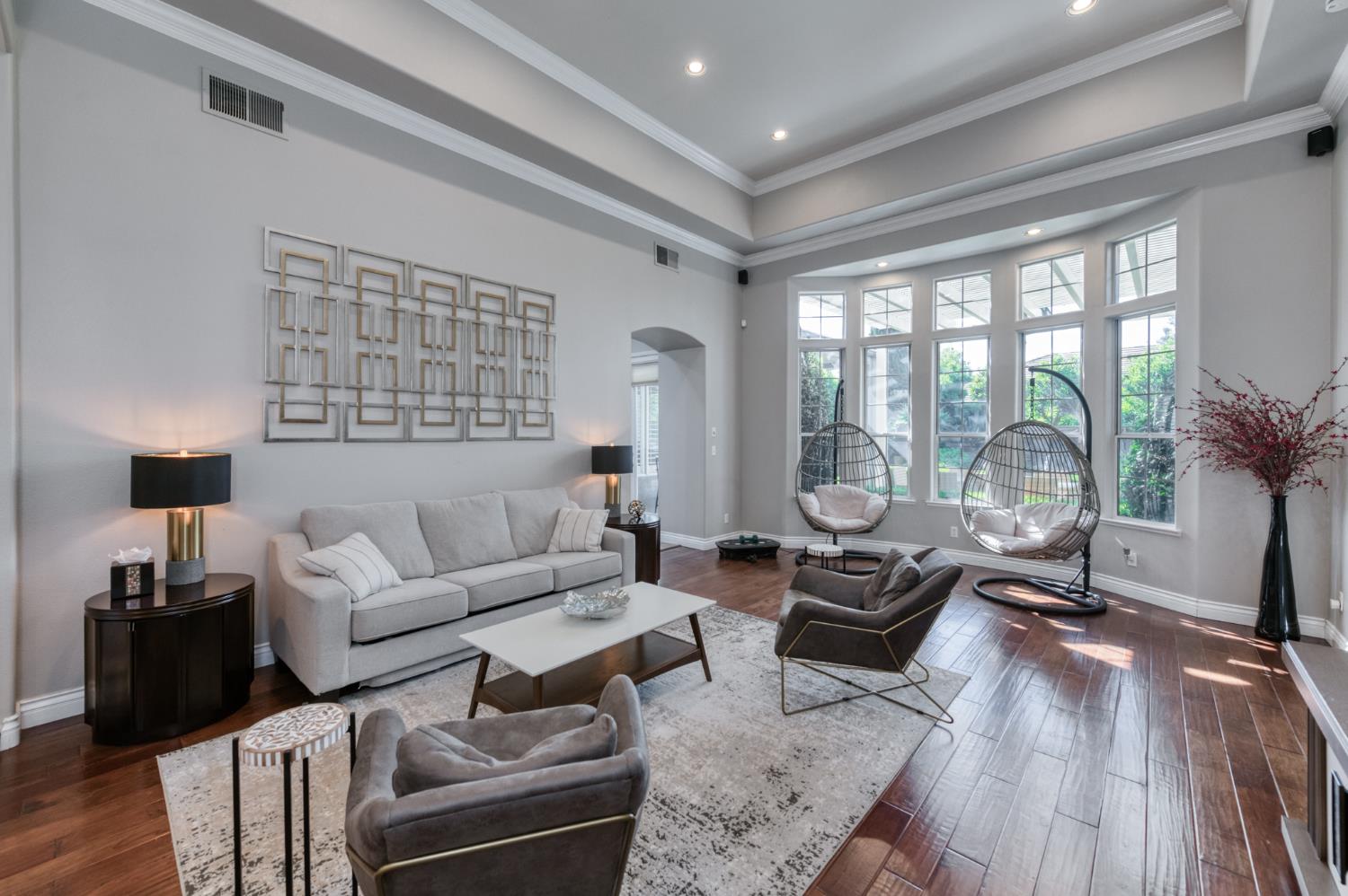 566 W Enterprise Ave, Clovis, CA 93619