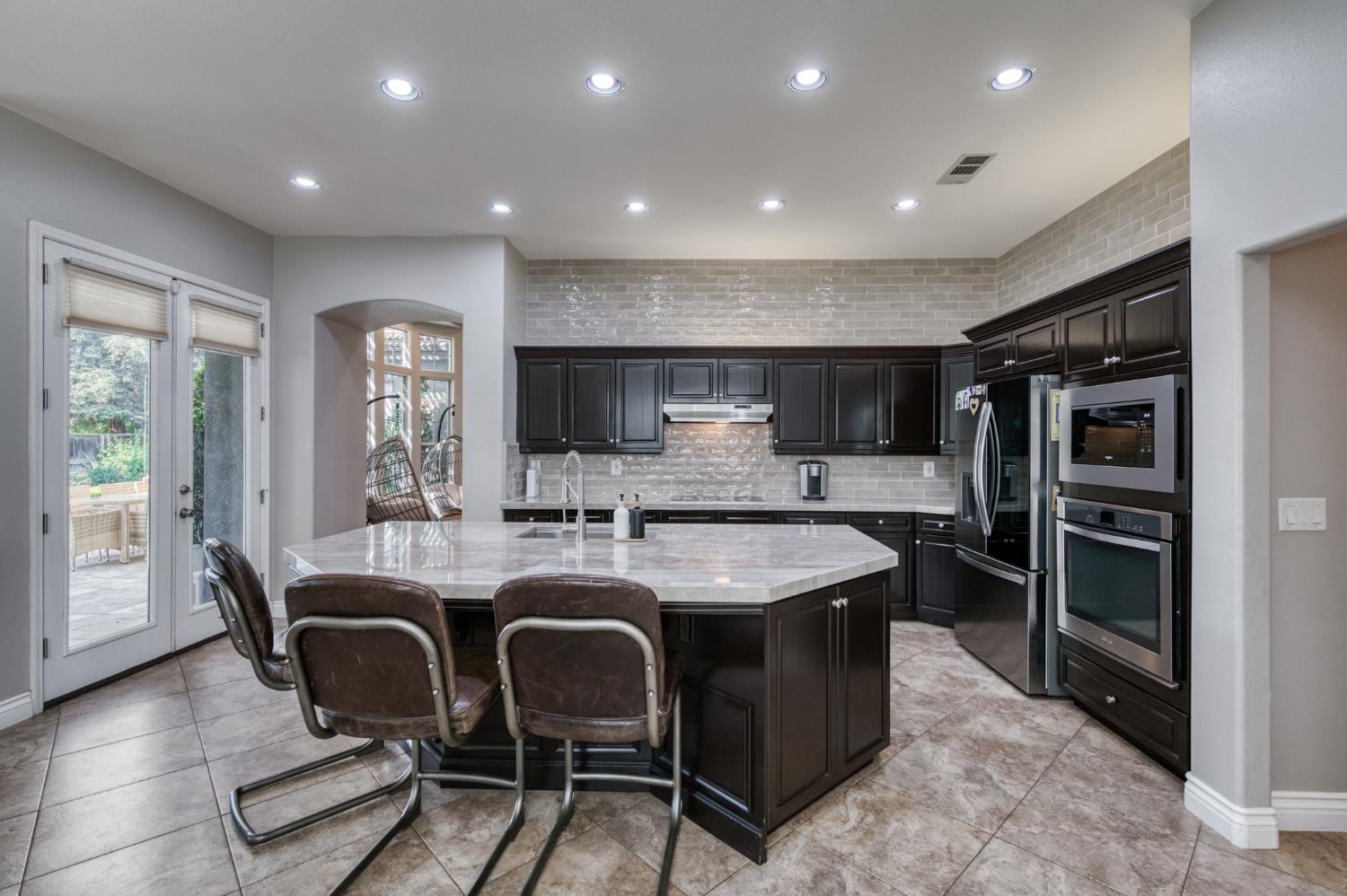 566 W Enterprise Ave, Clovis, CA 93619