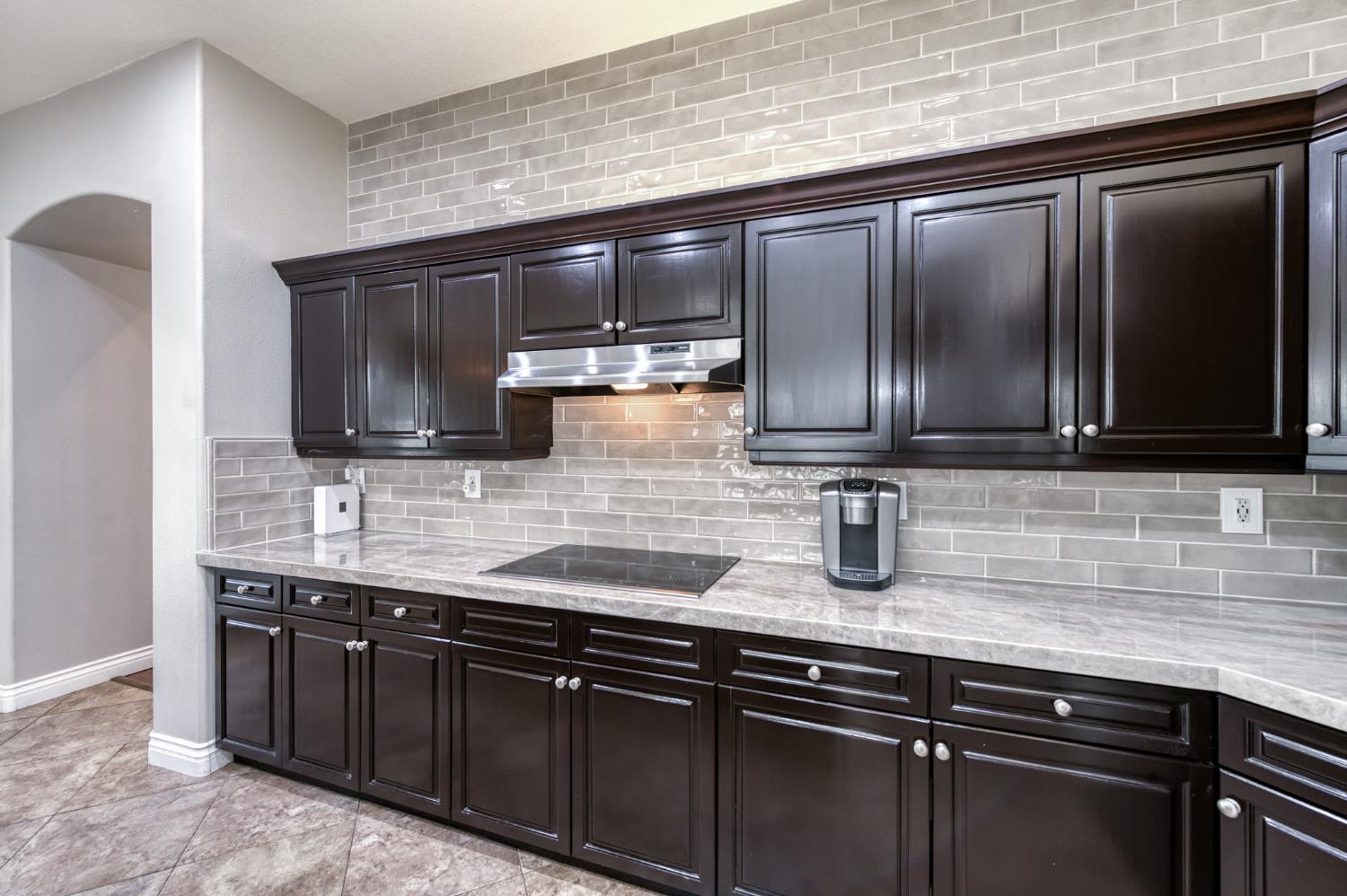 566 W Enterprise Ave, Clovis, CA 93619