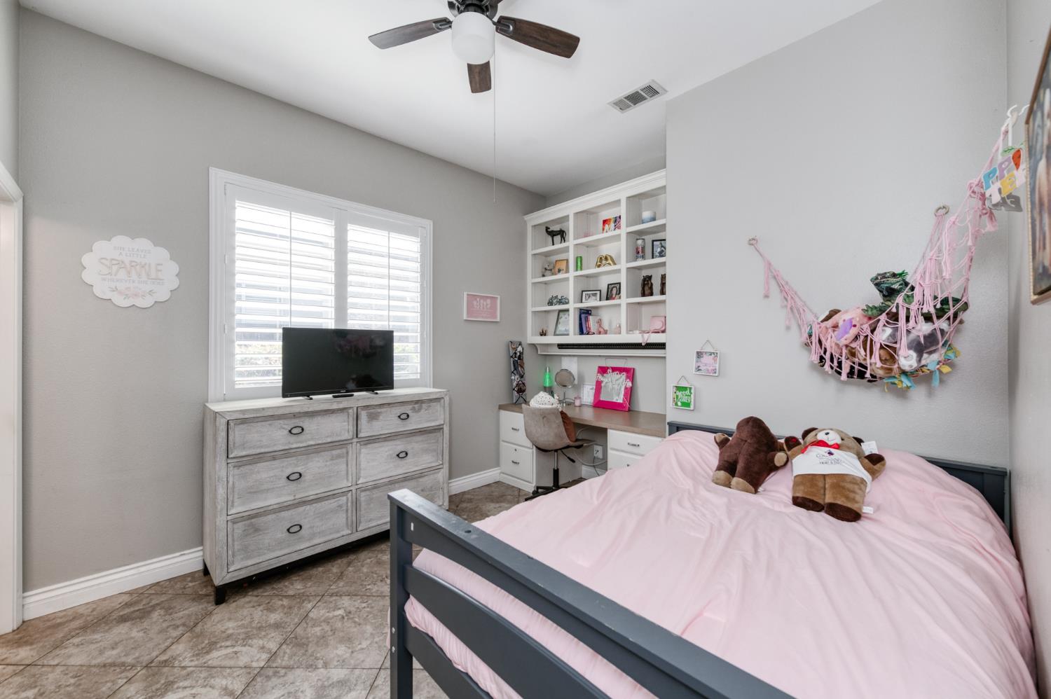 566 W Enterprise Ave, Clovis, CA 93619