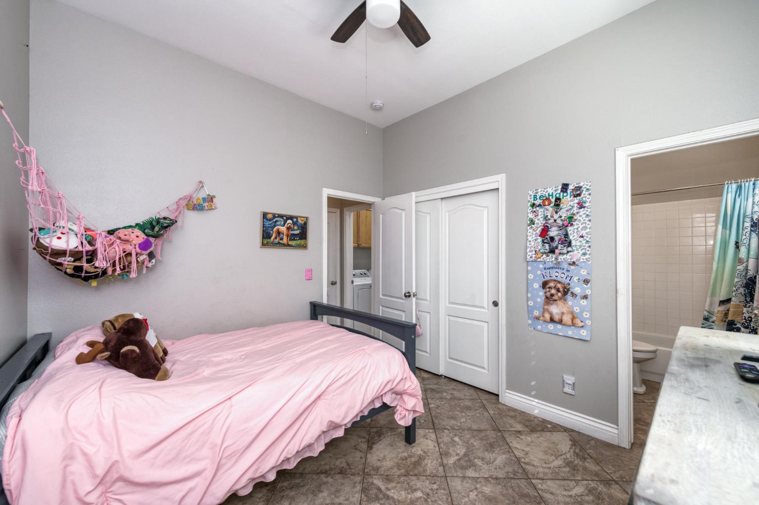 566 W Enterprise Ave, Clovis, CA 93619