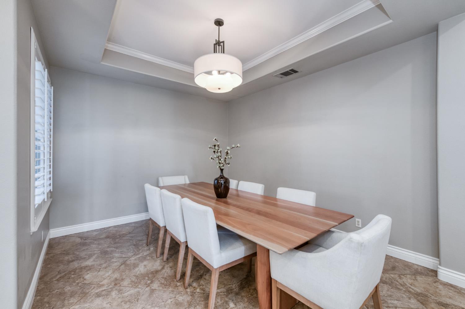 566 W Enterprise Ave, Clovis, CA 93619