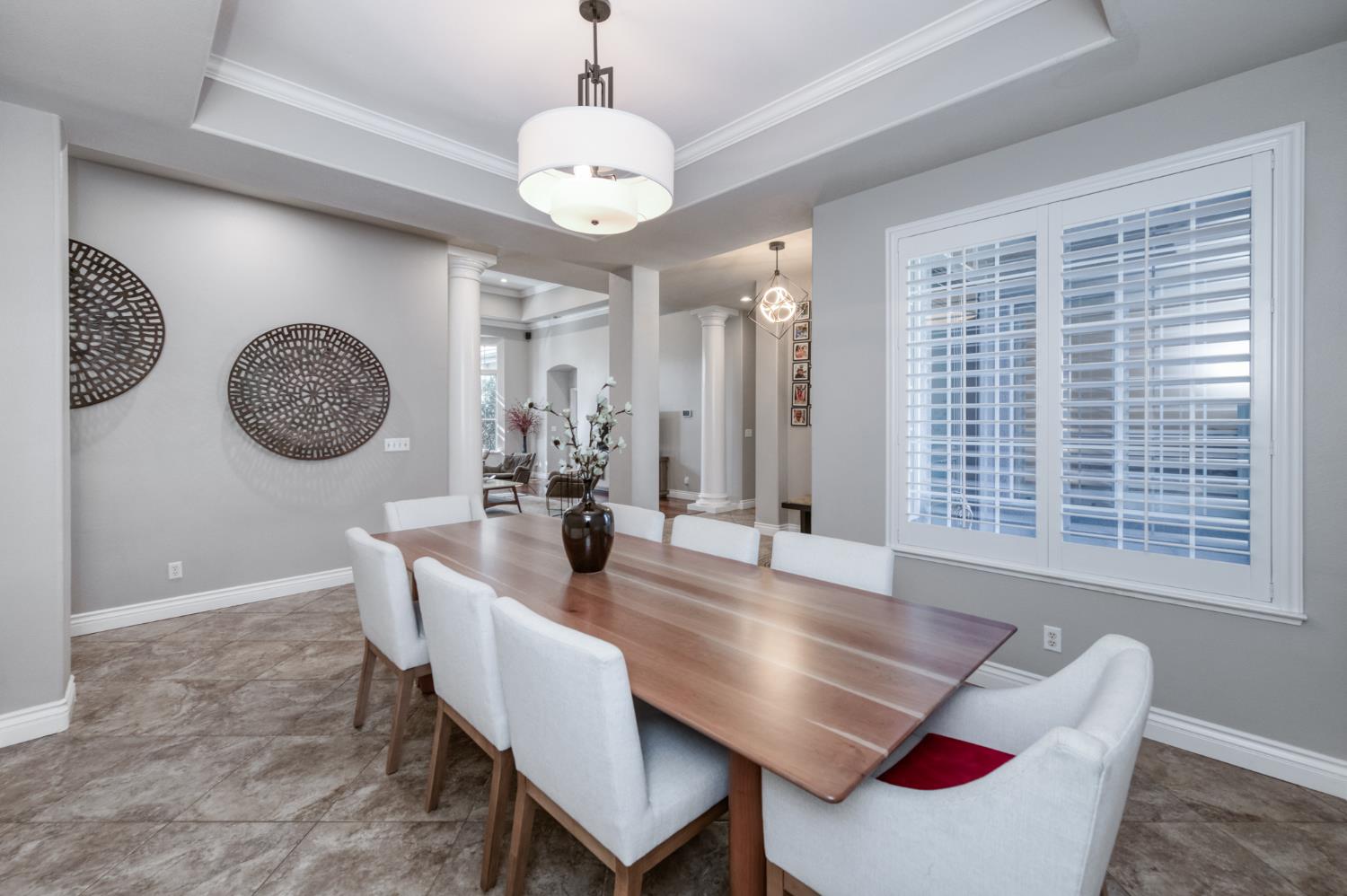 566 W Enterprise Ave, Clovis, CA 93619