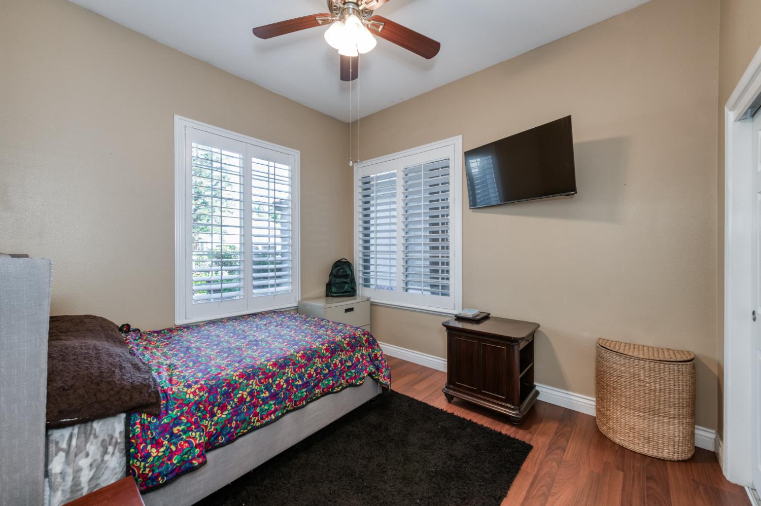 566 W Enterprise Ave, Clovis, CA 93619