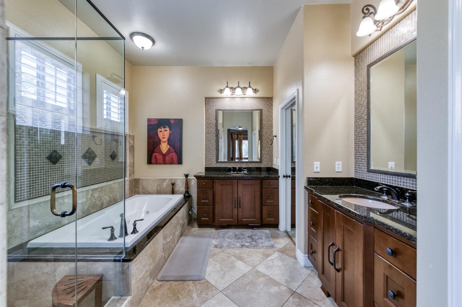 566 W Enterprise Ave, Clovis, CA 93619