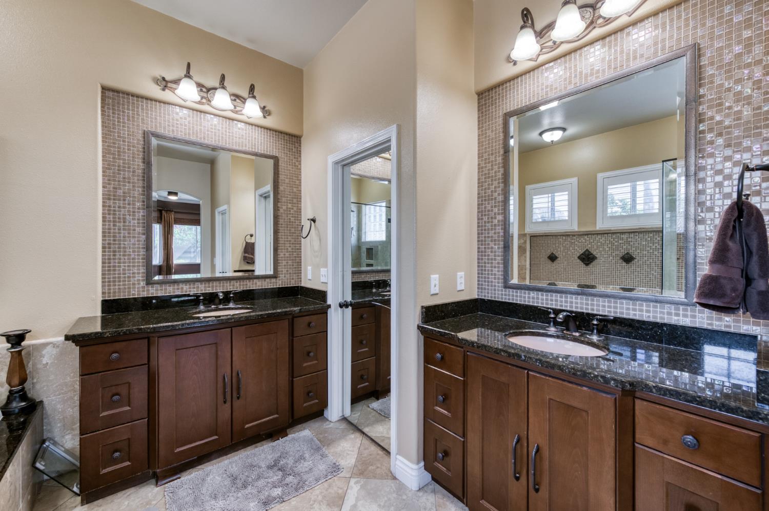 566 W Enterprise Ave, Clovis, CA 93619