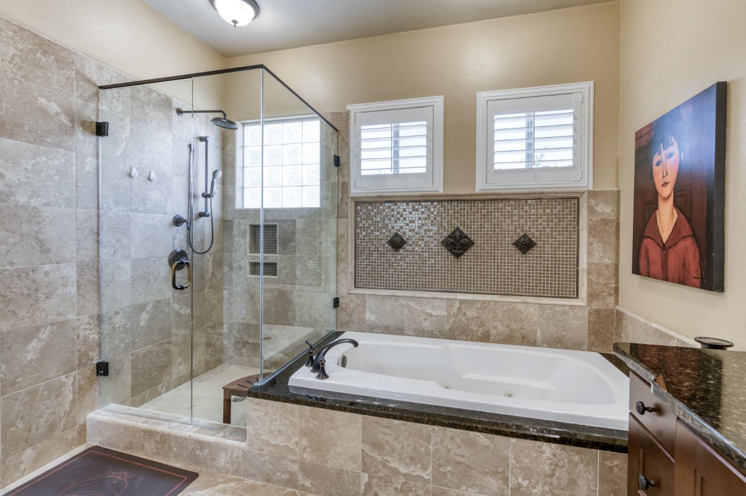 566 W Enterprise Ave, Clovis, CA 93619