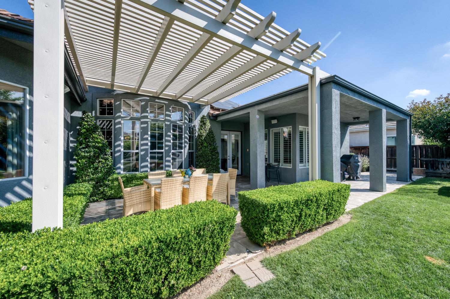 566 W Enterprise Ave, Clovis, CA 93619