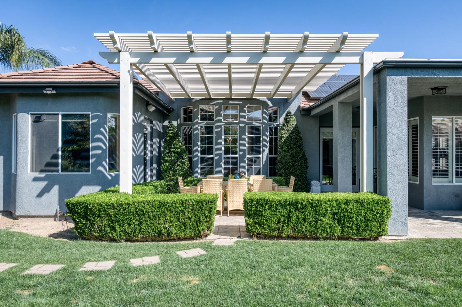 566 W Enterprise Ave, Clovis, CA 93619