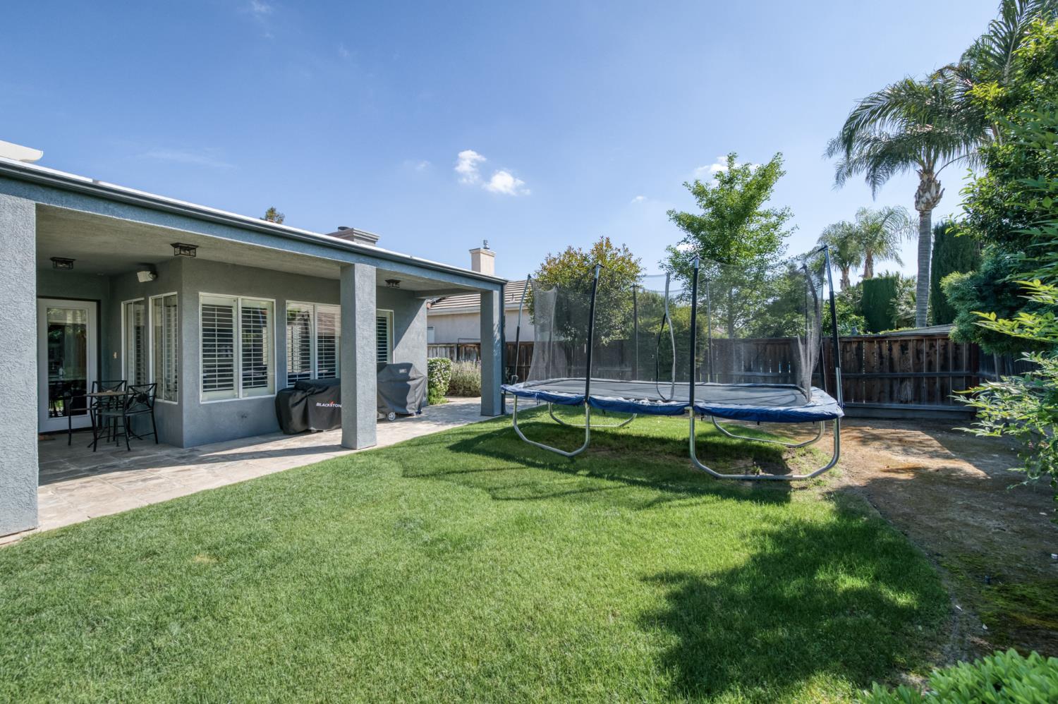 566 W Enterprise Ave, Clovis, CA 93619