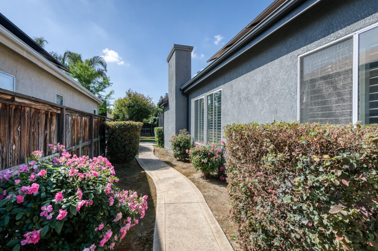 566 W Enterprise Ave, Clovis, CA 93619