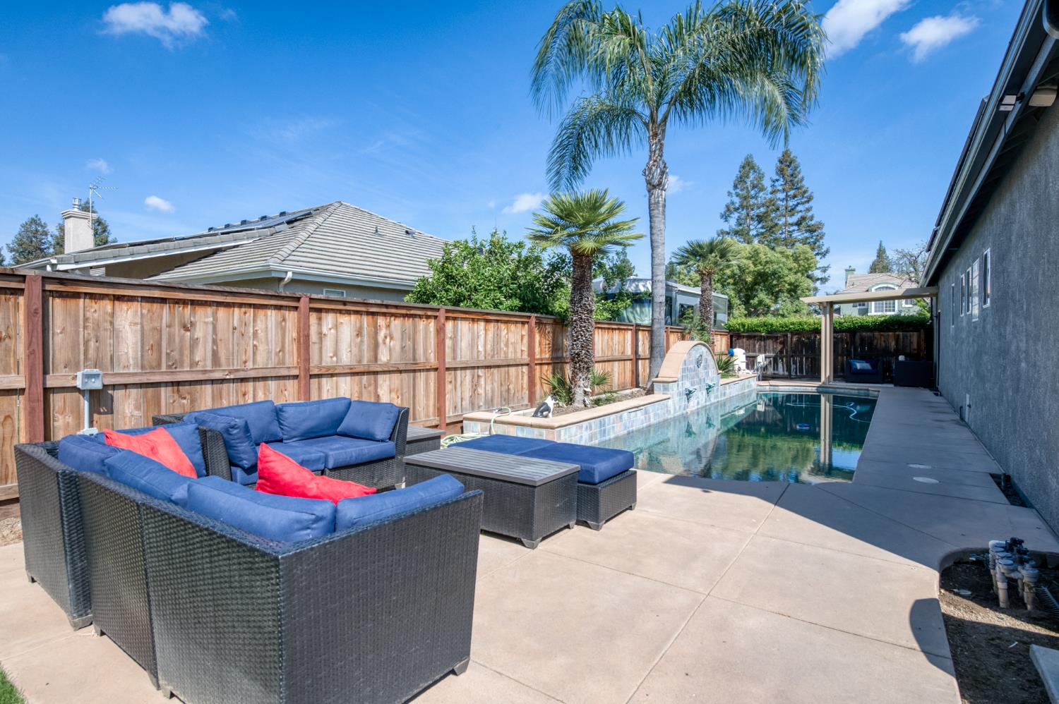 566 W Enterprise Ave, Clovis, CA 93619