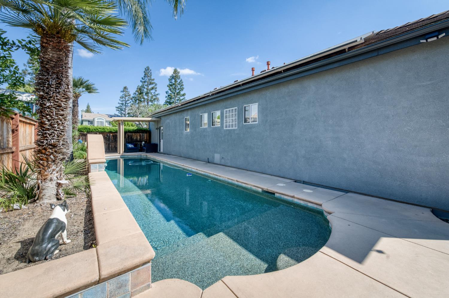 566 W Enterprise Ave, Clovis, CA 93619