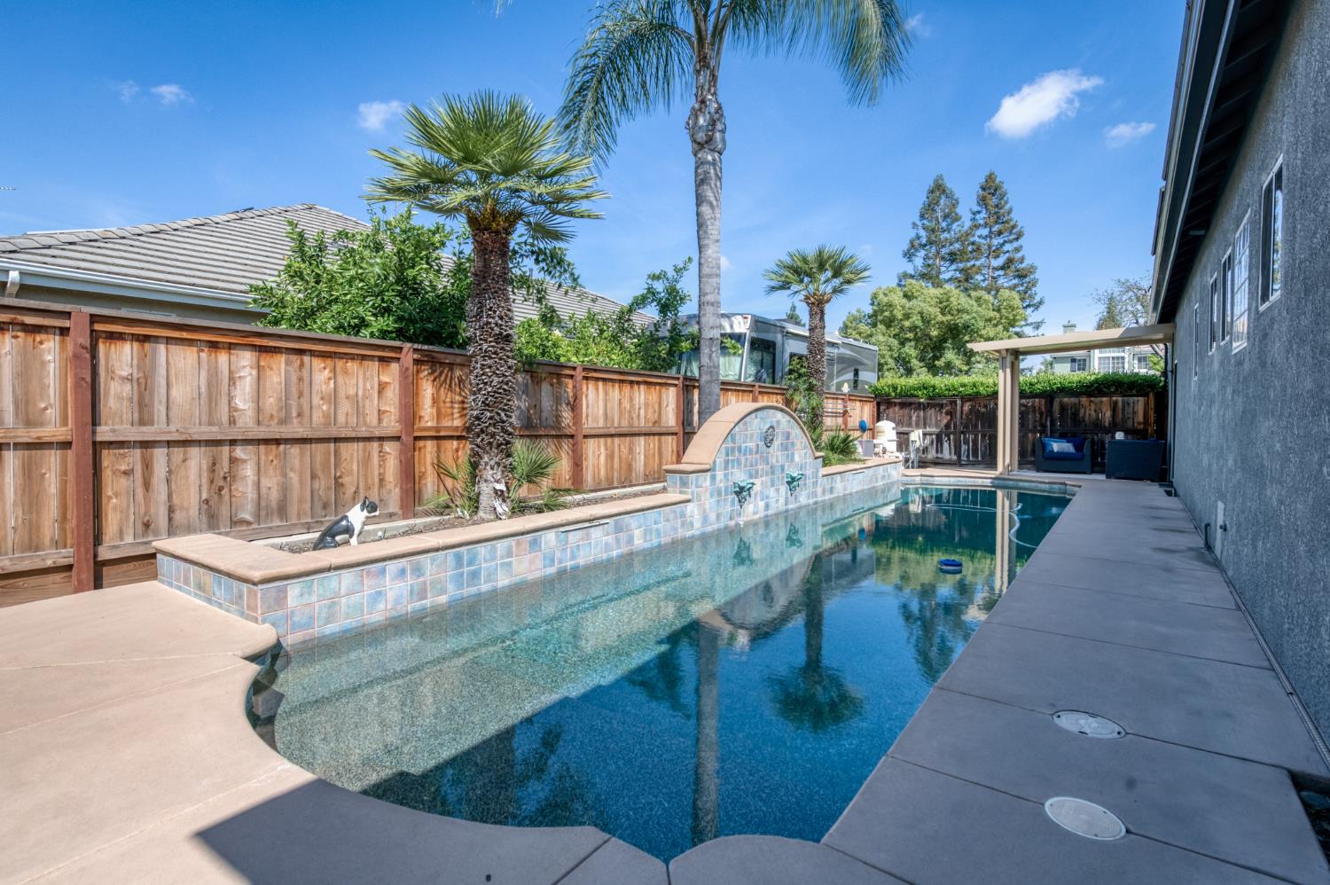 566 W Enterprise Ave, Clovis, CA 93619