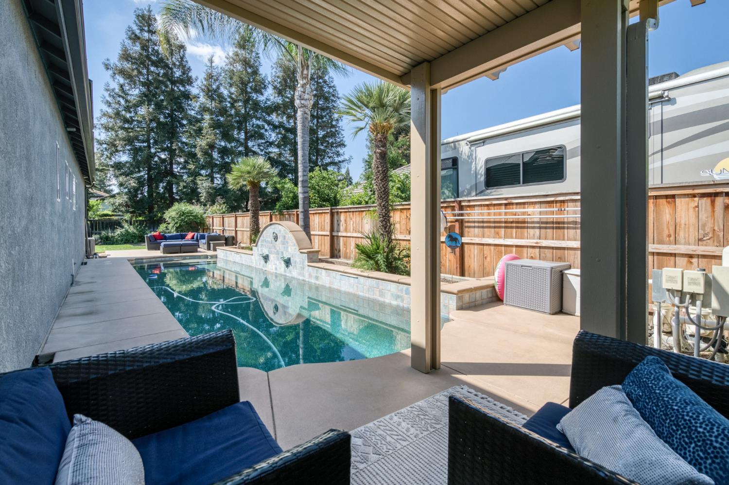 566 W Enterprise Ave, Clovis, CA 93619