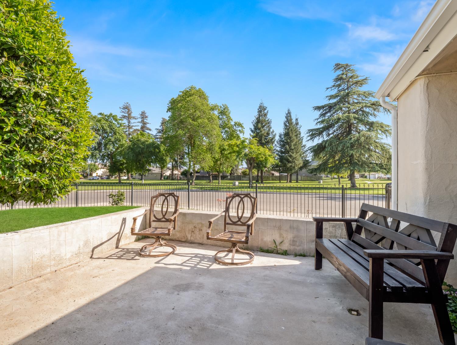 2521 N Selland Ave, Fresno, CA 93722