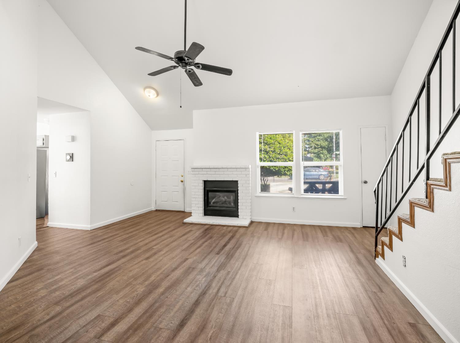 2521 N Selland Ave, Fresno, CA 93722