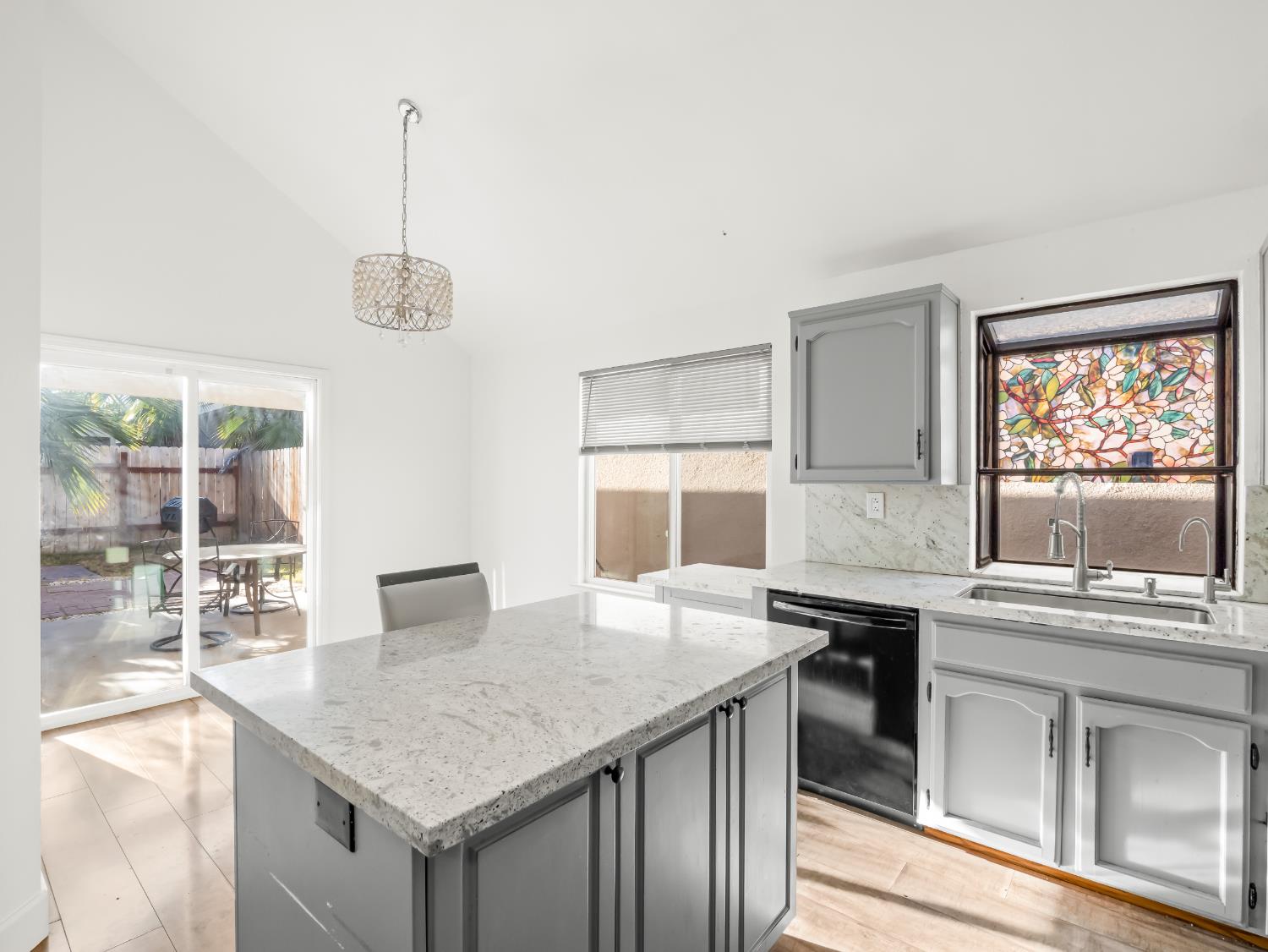 2521 N Selland Ave, Fresno, CA 93722