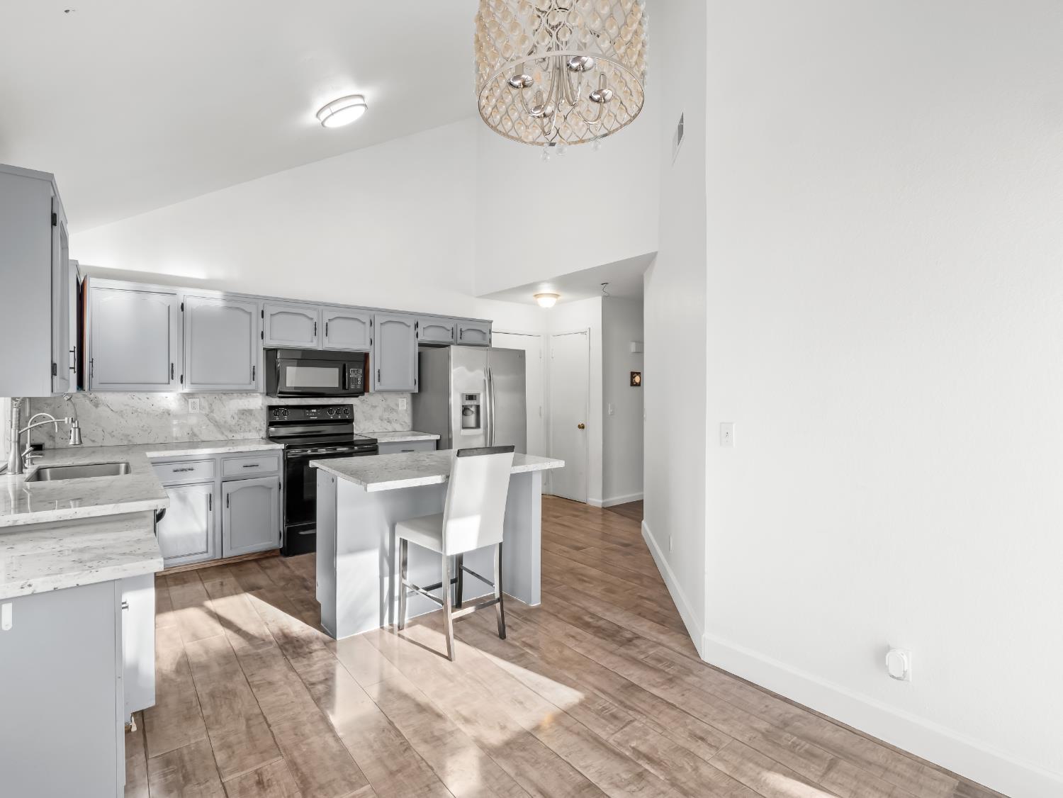 2521 N Selland Ave, Fresno, CA 93722