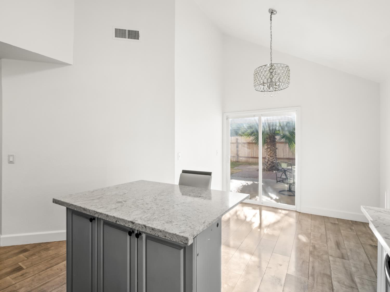 2521 N Selland Ave, Fresno, CA 93722