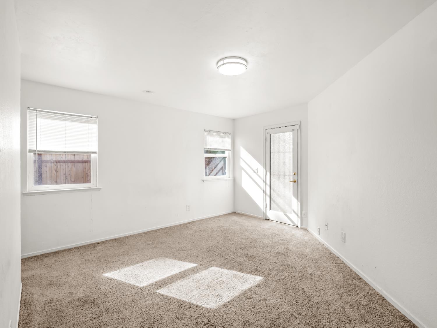 2521 N Selland Ave, Fresno, CA 93722