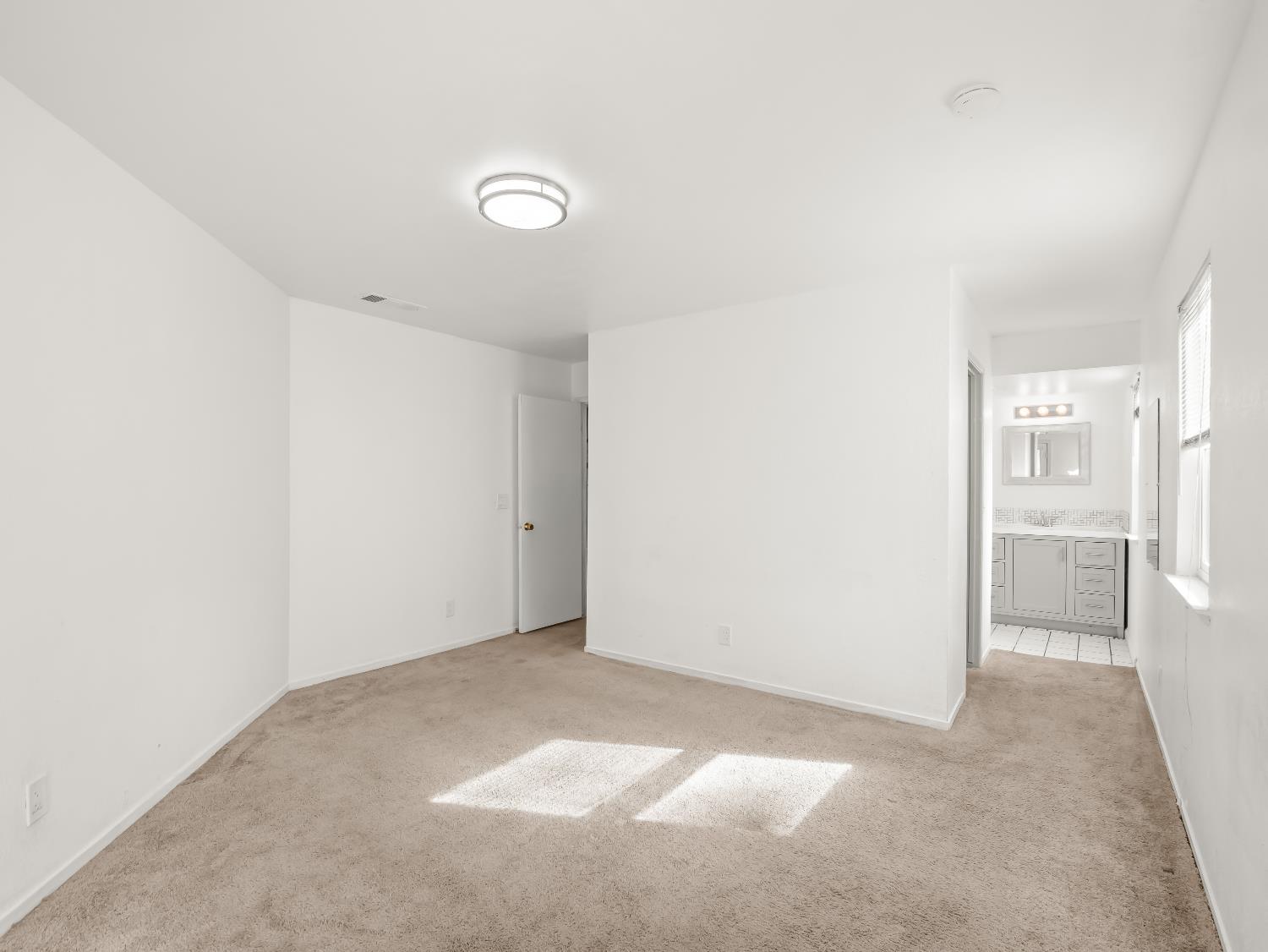 2521 N Selland Ave, Fresno, CA 93722