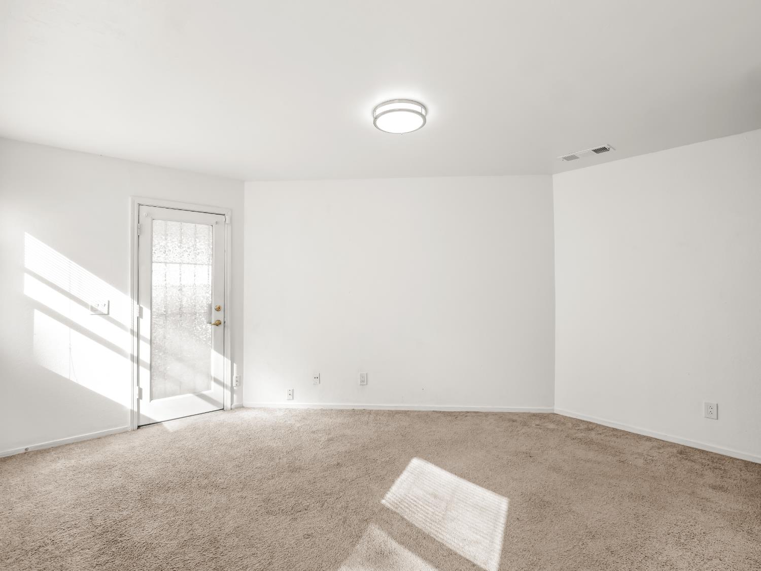 2521 N Selland Ave, Fresno, CA 93722