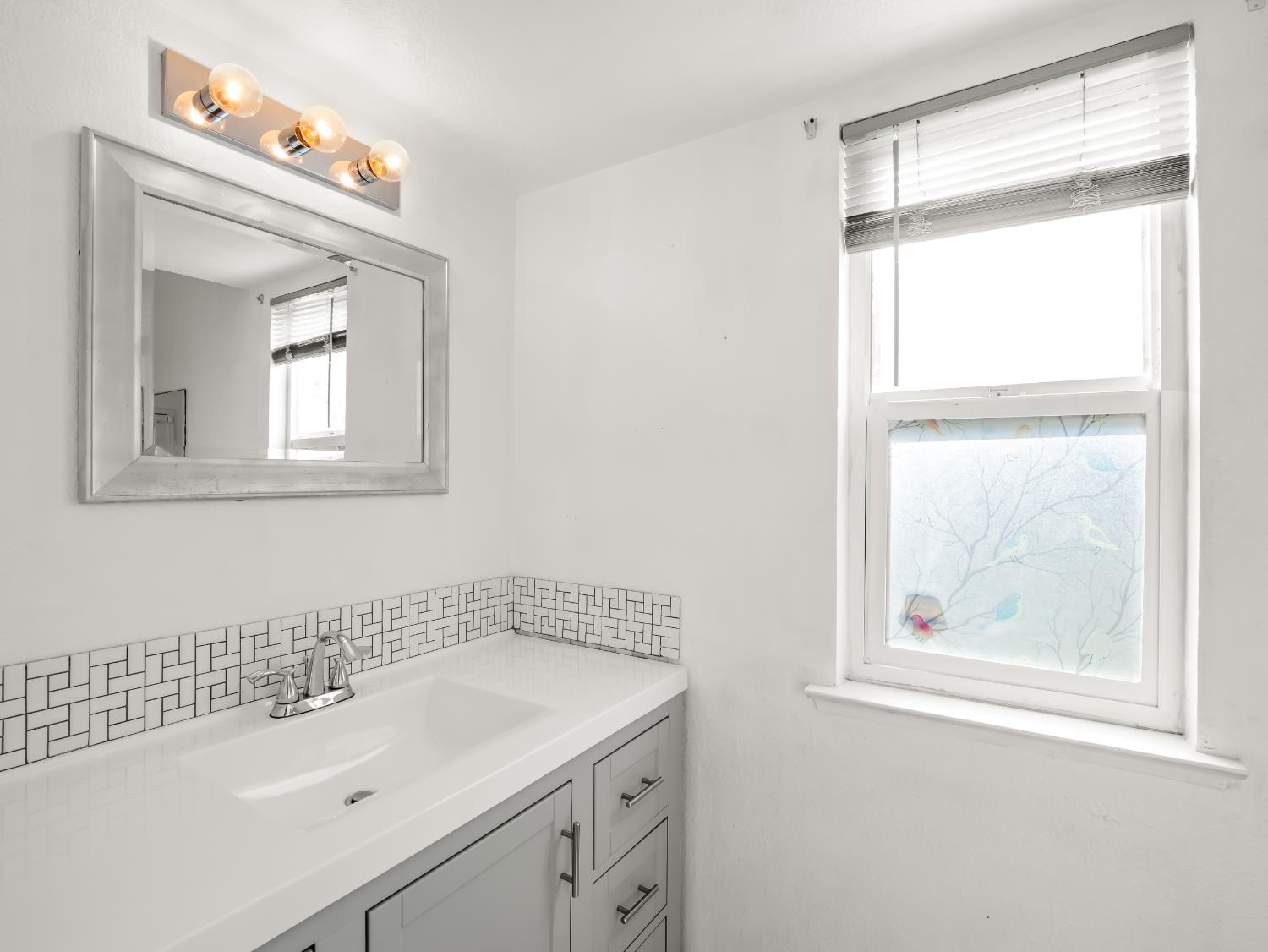 2521 N Selland Ave, Fresno, CA 93722