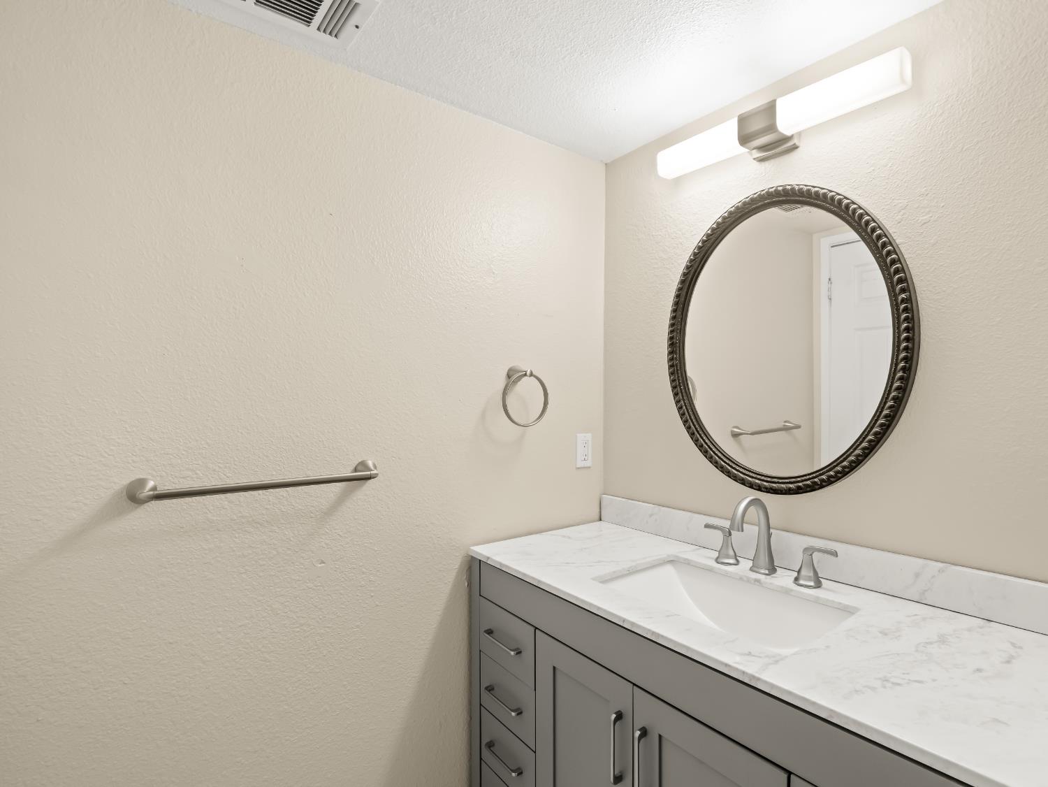 2521 N Selland Ave, Fresno, CA 93722