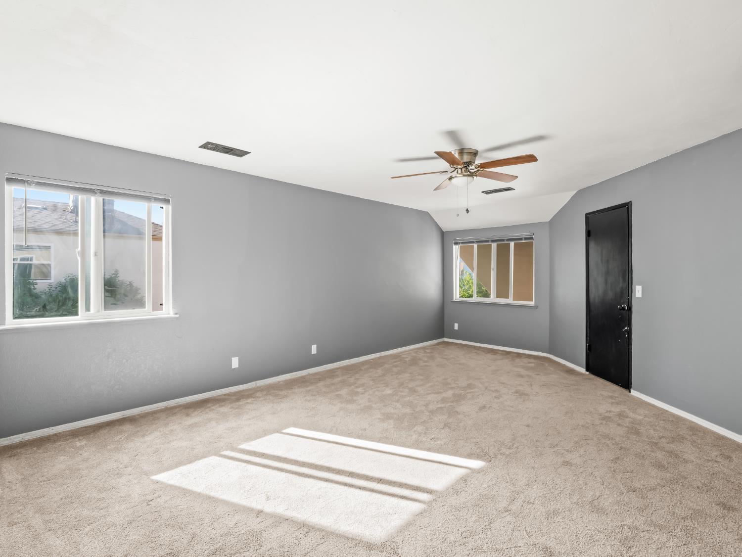 2521 N Selland Ave, Fresno, CA 93722