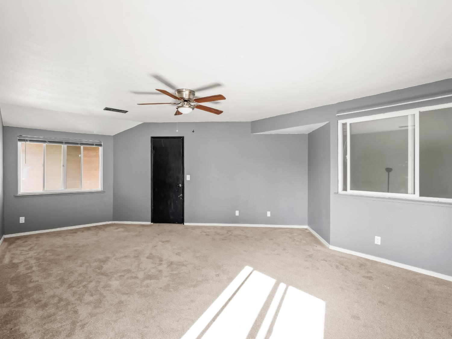 2521 N Selland Ave, Fresno, CA 93722